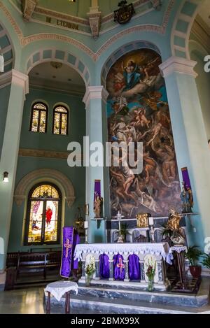 Église au cimetière de Colon, quartier de Vedado, la Havane, Cuba Banque D'Images