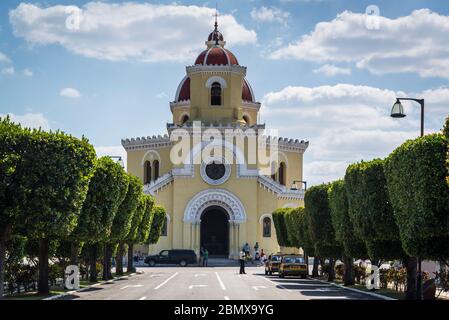 Église au cimetière de Colon, quartier de Vedado, la Havane, Cuba Banque D'Images