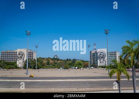 Plaza de la Revolucion, place de la Révolution, et les ministères de l'intérieur et des Communications, dont les façades présentent des monuments en acier de la CH Banque D'Images