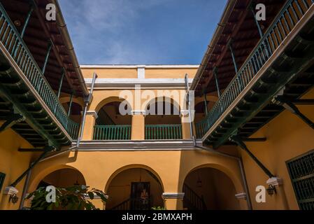 Cour intérieure du Musée romantique, située dans le palais de l'époque coloniale Brunet, Plaza Mayor, Trinidad, Cuba Banque D'Images