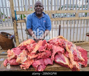 Portrait d'un vendeur de boeuf sur un marché à Lagos, au Nigeria Banque D'Images