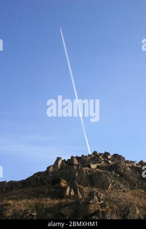 Traînée laissée par avion en vol Banque D'Images