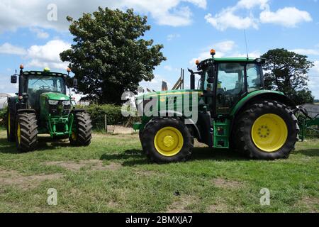 Les tracteurs John Deere exposés au Farmer Copley's Festival at the Farm en 2019. Banque D'Images