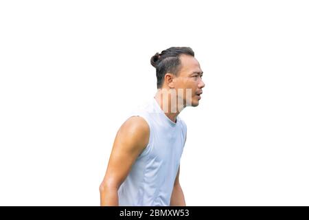 Portrait de l'exercice isolé homme asiatique sweat shirt mouillé sur un fond blanc avec chemin de détourage. Banque D'Images