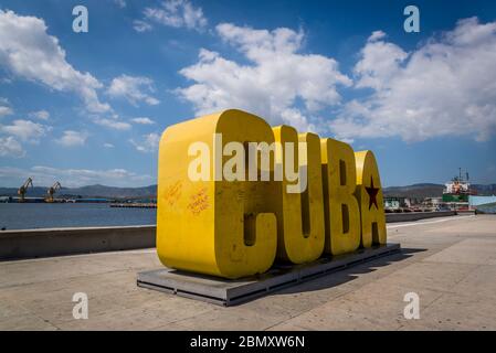 Cuba sculptural lettres signe, Parque Alameda, Santiago de Cuba, Cuba Banque D'Images