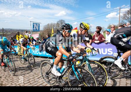 2016 visite de Flandre 3 avril. Michal Kwiatkowski de (ciel) sur le Paterberg lors de la 100e édition du Tour de Flandre de Bruges à Oudenaar Banque D'Images