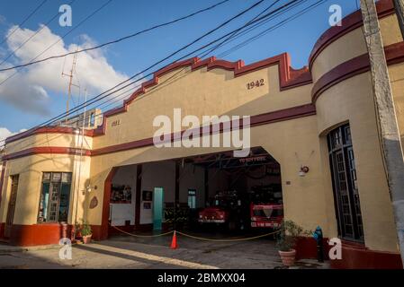 Caserne de pompiers dans un ancien bâtiment historique, Santa Clara, Cuba Banque D'Images