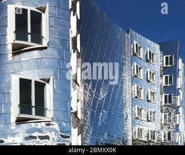 D/Düsseldorf: Medenhafen, Rheinturm, Gehry-Bauten, Banque D'Images