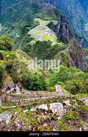 Vue de la ville antique d'Inca de Machu Picchu depuis le pic de Huayna Picchu, Pérou Banque D'Images