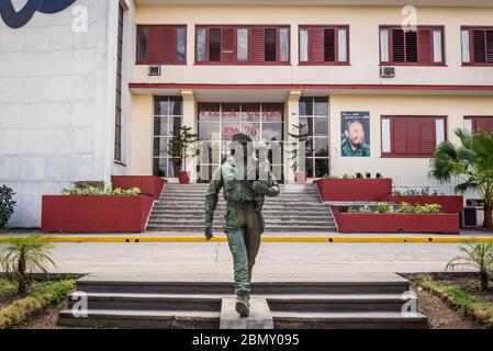 Statue du Che Guevara tenant un enfant, Santa Clara, Cuba Banque D'Images