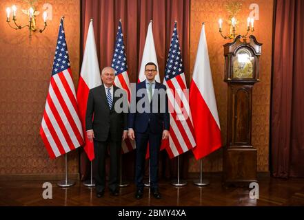 Le secrétaire Tillerson rencontre le premier ministre polonais le secrétaire d'État américain Rex Tillerson et le premier ministre polonais Mateusz Morawiecki posent pour des photos lors de leur réunion à Varsovie, en Pologne, le 27 janvier 2018. Banque D'Images