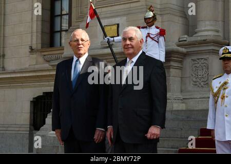 Le 6 février 2018, le secrétaire d'État américain Rex Tillerson est accueilli par le président péruvien Pedro Pablo Kuczynski au Palais présidentiel de Lima, au Pérou, pour des discussions diplomatiques entre les deux Nations. Banque D'Images