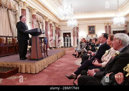 Le secrétaire Pompeo prend la parole à la cérémonie de remise des prix du département le secrétaire d'État Michael R. Pompeo fait des remarques à la cérémonie de remise des prix du département d'État, le 27 novembre 2018. Banque D'Images