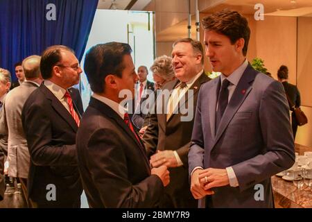 Le secrétaire Pompeo se joint au président Trump pour la signature de l’accord de l’AEUMC avec le président mexicain Enrique Peña Nieto et le premier ministre canadien Justin Trudeau, lors du Sommet du G-20 à Buenos Aires le 1er décembre 2018. Banque D'Images
