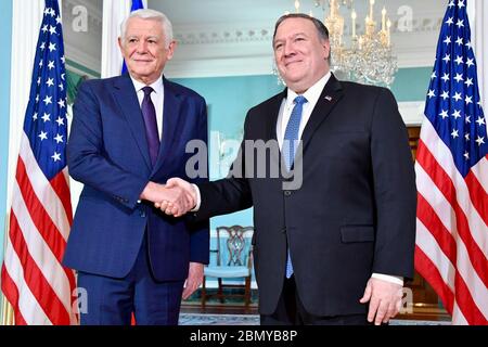Le 1er avril 2019, le secrétaire d'État américain Michael Pompeo a rencontré le ministre roumain des Affaires étrangères Teodor Melescanu au département d'État pour discuter du renforcement des relations entre les États-Unis et la Roumanie. Banque D'Images