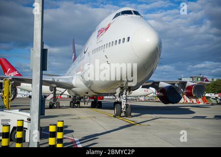 Glasgow, Royaume-Uni. 11 mai 2020. Photo : Virgin Atlantic déplace davantage son avion vers l'aéroport de Glasgow pour l'entreposage pendant le confinement prolongé du coronavirus (COVID19). Deux Boeing 747-400 et deux Airbus A330-300 sont vus sur le Tarmac. Jusqu'à présent, Virgin Atlantic a annoncé qu'elle fermera indéfiniment ses activités à l'aéroport de Gatwick, ce qui aura des répercussions considérables pour d'autres compagnies aériennes et le sud de l'Angleterre. Crédit : Colin Fisher/Alay Live News Banque D'Images