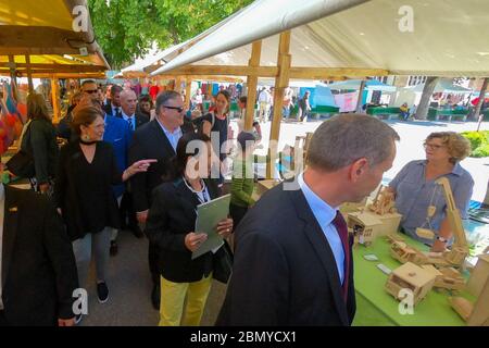 Le Secrétaire Pompeo Tours la vieille ville de Berne site du patrimoine mondial de l'UNESCO le Secrétaire d'Etat Michael R. Pompeo visite la vieille ville de Berne site du patrimoine mondial de l'UNESCO à Berne, en Suisse, le 1er juin 2019. Banque D'Images