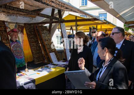 La Secrétaire Pompeo Tours la vieille ville de Berne site du patrimoine mondial de l'UNESCO le Secrétaire d'Etat Michael R. Pompeo et Mme Susan Pompeo tour la vieille ville de Berne site du patrimoine mondial de l'UNESCO à Berne, en Suisse, le 1er juin 2019. Banque D'Images