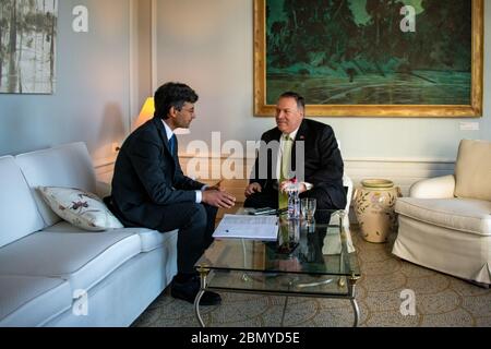Le secrétaire Pompeo s'adresse aux médias à Berne, Suisse le secrétaire d'État américain Michael R. Pompeo participe à des entretiens avec les médias à Berne, Suisse, le 3 juin 2019. Banque D'Images