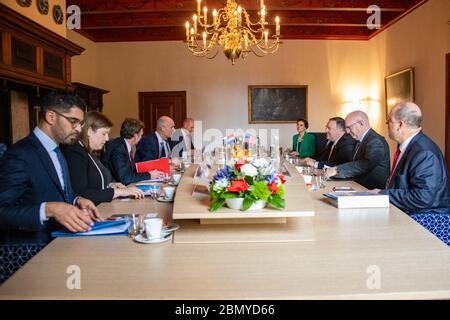 Le 3 juin 2019, le secrétaire d’État américain Michael Pompeo a rencontré le ministre néerlandais des Affaires étrangères Stef Blok à la Haye, aux pays-Bas, pour discuter des relations internationales et de la coopération bilatérale entre les États-Unis et les pays-Bas. Banque D'Images
