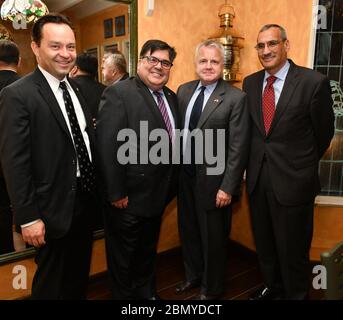 Le 11 avril 2018, le secrétaire d’État par intérim John Sullivan a assisté au dîner de la Chambre de commerce américaine à Lima, au Pérou, accompagné de hauts fonctionnaires tels que Gregory LoGerfo, Francisco Palmieri et l’ambassadeur des États-Unis Krishna R. Urs, soulignant les relations entre les États-Unis et le Pérou. Banque D'Images