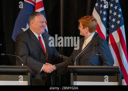 Le secrétaire Pompeo participe à une conférence de presse conjointe le secrétaire d'État américain Michael R. Pompeo participe à une conférence de presse conjointe avec la ministre australienne des Affaires étrangères Marise Payne, la ministre australienne de la Défense Linda Reynolds et le secrétaire américain à la Défense Mark Esper à Sydney, en Australie, le 4 août 2019. Banque D'Images