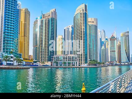 DUBAÏ, Émirats Arabes Unis - 2 MARS 2020 : la vue sur le complexe Park Island Towers, situé sur la côte de la marina de Dubaï, le 2 mars à Dubaï Banque D'Images
