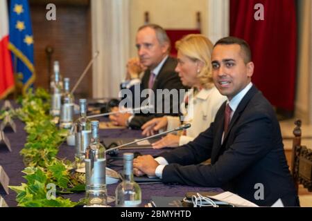 Le secrétaire Pompeo rencontre le ministre des Affaires étrangères Di Maio le secrétaire d'État américain Michael R. Pompeo rencontre le ministre italien des Affaires étrangères Luigi Di Maio à Villa Madama, à Rome, en Italie, le 2 octobre 2019. Banque D'Images