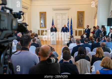 Le 5 octobre 2019, le secrétaire d'État américain Mike Pompeo et le ministre grec des Affaires étrangères Nikolaos Dendias ont tenu une conférence de presse à Athènes, en Grèce. Ils ont discuté des relations entre les États-Unis et la Grèce et des questions de sécurité régionale en Europe. Banque D'Images