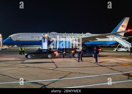 Le secrétaire d’État Michael R. Pompeo arrive à Londres pour rejoindre le président Trump lors de la réunion des dirigeants de l’OTAN le 2 décembre 2019. La réunion faisait partie des engagements diplomatiques en cours entre les États-Unis et les alliés de l'OTAN. Banque D'Images