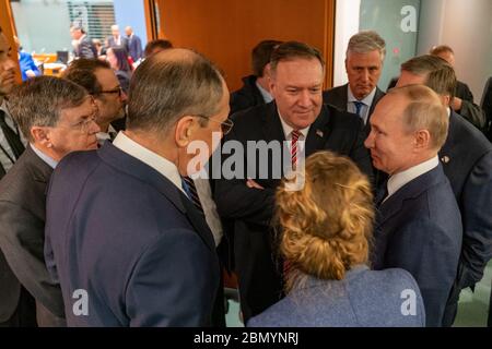 Le secrétaire Pompeo avec le président Poutine au Sommet de la Libye le secrétaire d'État Michael R. Pompeo s'entretient avec le président russe Vladimir Poutine au Sommet de la Libye à Berlin, en Allemagne, le 19 janvier 2020. Banque D'Images