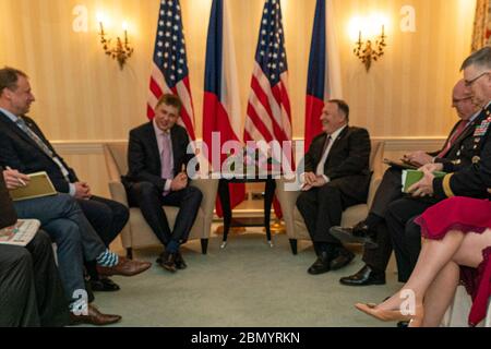 Le 14 février 2020, le secrétaire d'État américain Michael R. Pompeo a rencontré le ministre tchèque des Affaires étrangères Tomas Petricek à Munich, en Allemagne, pour discuter des relations bilatérales et de la coopération internationale. Banque D'Images