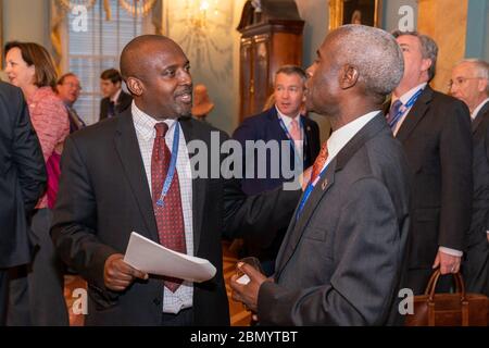 Le secrétaire Pompeo organise un dîner pour les participants à la Conférence mondiale des chefs de mission le secrétaire d'État Michael R. Pompeo organise un dîner pour les participants à la Conférence mondiale des chefs de mission, au Département d'État, le 25 février 2020. Banque D'Images