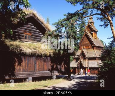 Église Stavkirke du GED au Musée folklorique norvégien (Norsk Folkemuseum), Bygdoy, Oslo, Royaume de Norvège Banque D'Images