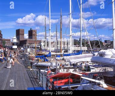 Promenade du port, Aker Bydgge, Centrum, Oslo, Royaume de Norvège Banque D'Images