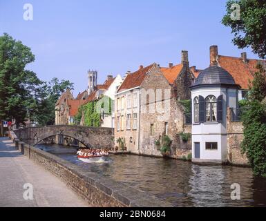 Bateau-canal sur le Groenerei (canal), Bruges (Brugge), province de Flandre Occidentale, Royaume de Belgique Banque D'Images