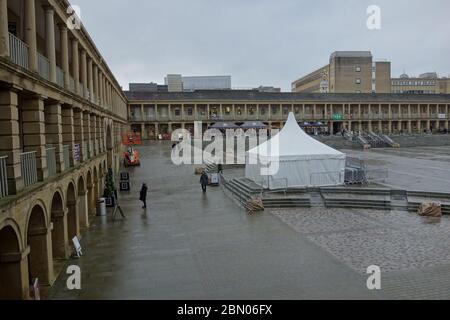 Le 18e siècle Piece Hall à Halifax, dans le West Yorkshire, un bâtiment classé de catégorie I qui a été rouvert en 2017 après une régénération de 19 M£. Banque D'Images