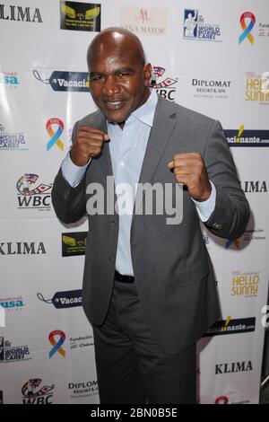 MIAMI BEACH, FL - 15 JUIN : Evander Holyfield à la Fondation Baja Del sol au restaurant Kilma le 15 juin 2016 à Miami Beach, Floride personnes : Evander Holyfield Banque D'Images