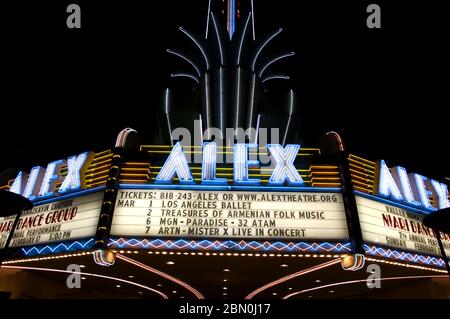 Le chapiteau art déco Alex Theatre Neon à Glendale, CA Banque D'Images