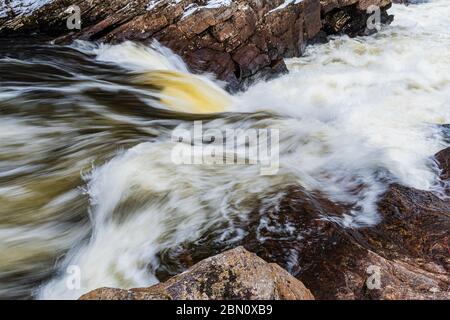 OxTongue Rapids montrant High Falls en hiver Banque D'Images