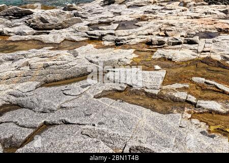 Plage de Rocce Rosse, rochers porphyres rouges d'Arbatax, Tortoli, province d'Ogliastra, Sardaigne, Italie, Europe - 18 mai 2019 Banque D'Images