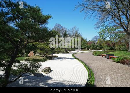 Jardin aménagé dans un style zen japonais au jardin botanique Banque D'Images