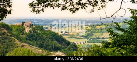 Bologne site historique Abbaye de Monteveglio fond horizontal région de l'Émilie-Romagne Banque D'Images