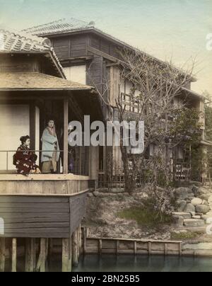 Maison de thé Mukojima, Tokyo, avec geishas sur le balcon Banque D'Images