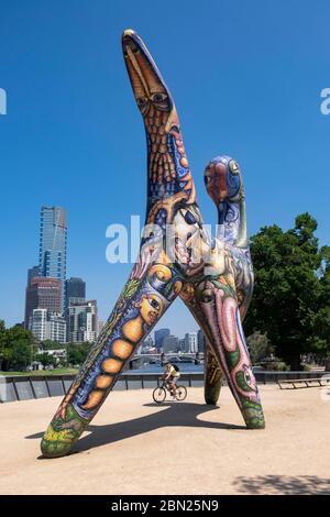 Sculpture « Angel » sur les rives de la Yarra River à Melbourne, Victoria, Australie Banque D'Images
