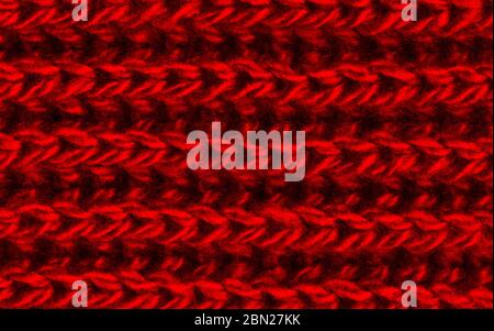 Foulard en laine tricotée texturé rouge vif. Tricots en tissu rouge. Gros plan Banque D'Images