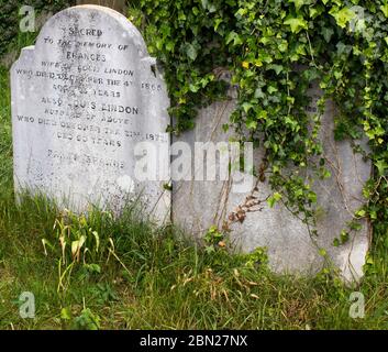 Pierre tombale de Fanny Brawne (Frances Lindon), muse et fiancée de John Keats, au cimetière de Brompton, Kensington, Londres. Banque D'Images