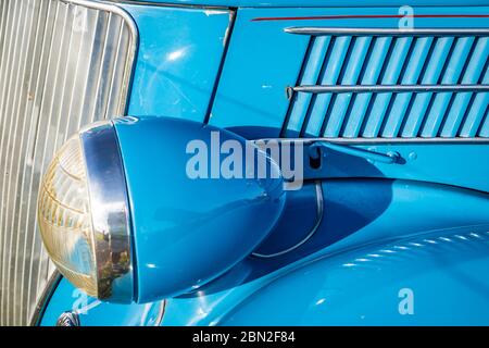 Daytona Beach, FL / USA- 24 novembre 2018: Berline cabriolet de luxe Ford modèle 48 1936 à l'automne 2018 Daytona Turkey Run. Banque D'Images