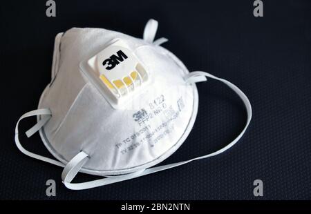 Respirateur de protection respiratoire, niveau FFP2, 3M. Protection contre les coronavirus, les germes, les virus et les bactéries. Banque D'Images