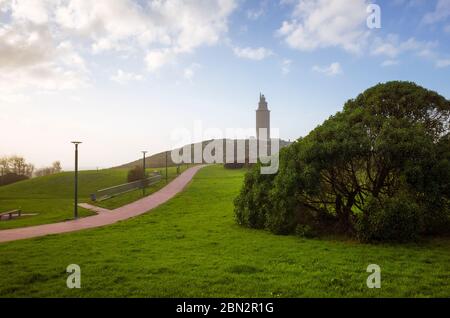 A Coruna, Galice, Espagne - 10 février 2020 : Tour du phare romain Hercules. Construit au 2ème siècle et rénové en 1791, il est le plus ancien Banque D'Images